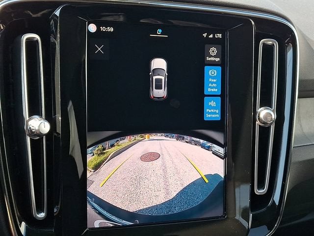 2023 Volvo XC40 B5 Core