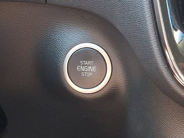 2023 Volvo XC40 B5 Core