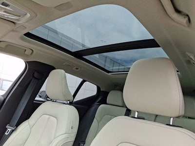 2023 Volvo XC40 Plus Dark Theme