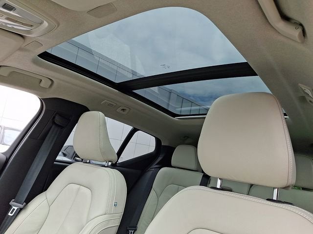 2023 Volvo XC40 Plus Dark Theme