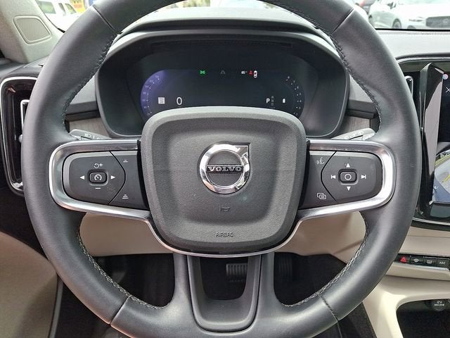2023 Volvo XC40 Plus Dark Theme