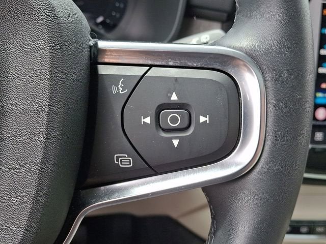 2023 Volvo XC40 Plus Dark Theme