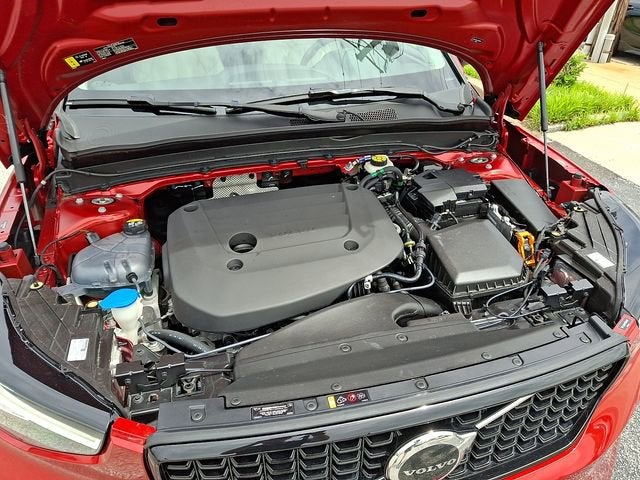 2023 Volvo XC40 Plus Dark Theme
