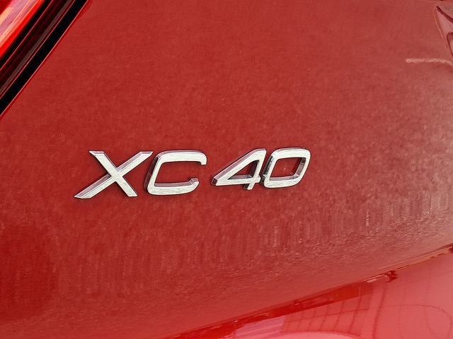 2023 Volvo XC40 Plus Dark Theme