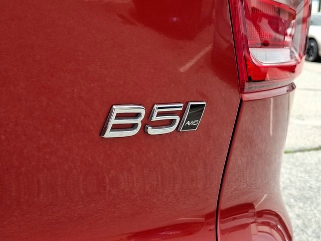 2023 Volvo XC40 Plus Dark Theme