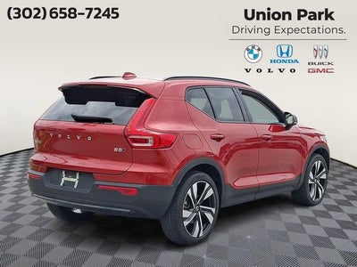 2023 Volvo XC40 Plus Dark Theme