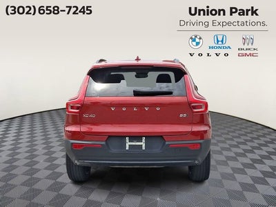 2023 Volvo XC40 Plus Dark Theme