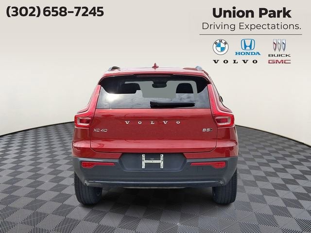 2023 Volvo XC40 Plus Dark Theme