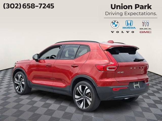 2023 Volvo XC40 Plus Dark Theme