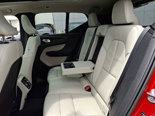 2023 Volvo XC40 Plus Dark Theme