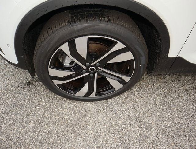 2023 Volvo XC40 Plus Dark Theme