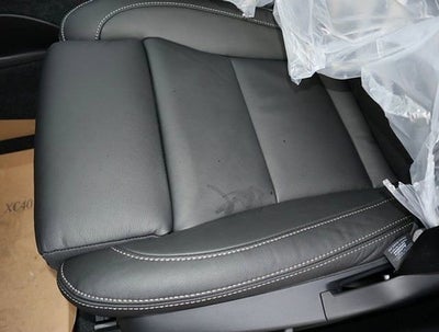 2023 Volvo XC40 Plus Dark Theme