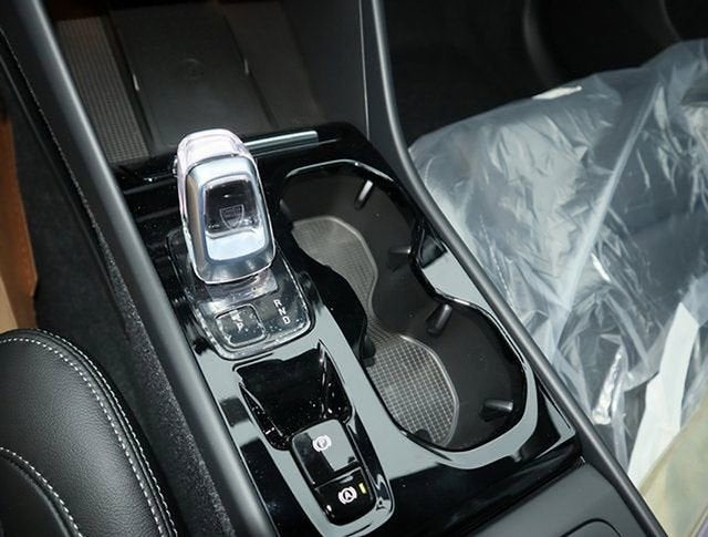 2023 Volvo XC40 Plus Dark Theme