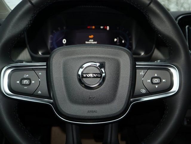 2023 Volvo XC40 Plus Dark Theme