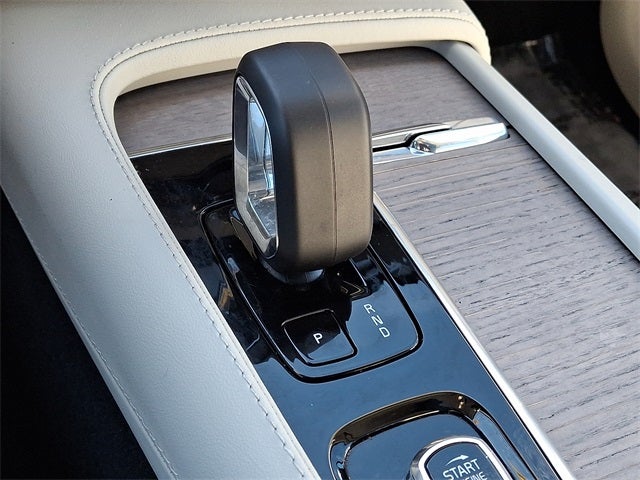 2024 Volvo XC90 B6 Plus Bright Theme 6-Seater