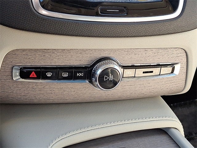 2024 Volvo XC90 B6 Plus Bright Theme 6-Seater