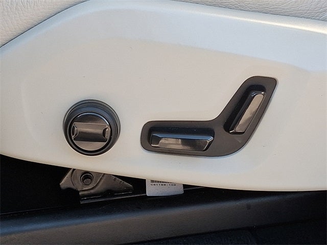 2024 Volvo XC90 B6 Plus Bright Theme 6-Seater