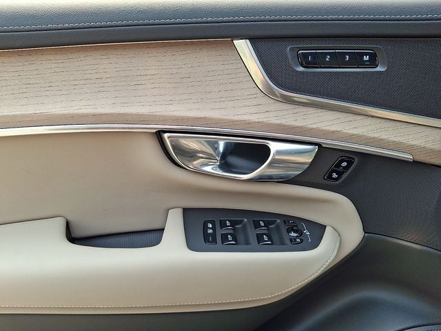 2026 Volvo XC90 B6 Core