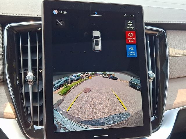 2026 Volvo XC90 B6 Core