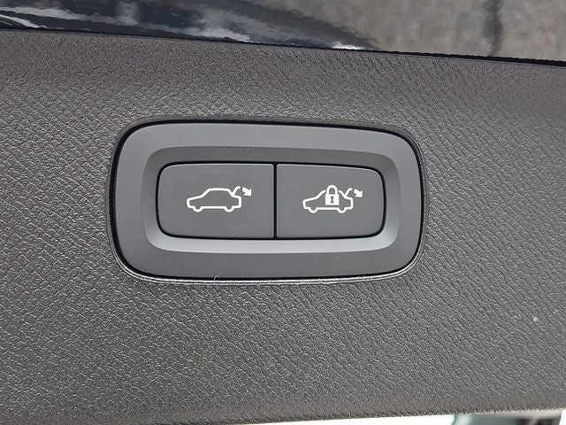 2026 Volvo XC90 B6 Core