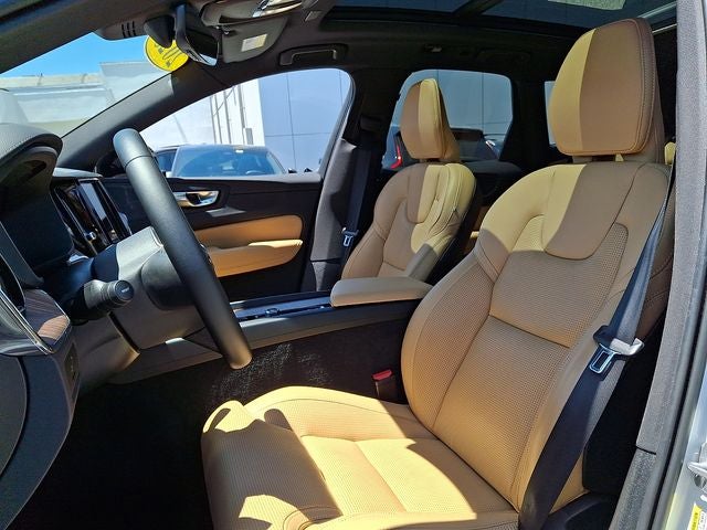 2023 Volvo XC60 B6 Ultimate Dark Theme