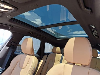 2023 Volvo XC60 B6 Ultimate Dark Theme