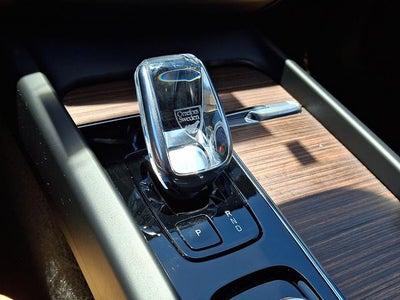 2023 Volvo XC60 B6 Ultimate Dark Theme