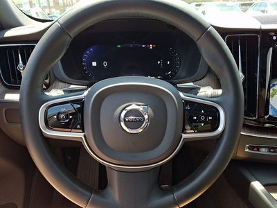 2023 Volvo XC60 B6 Ultimate Dark Theme