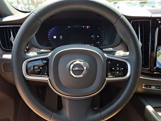 2023 Volvo XC60 B6 Ultimate Dark Theme