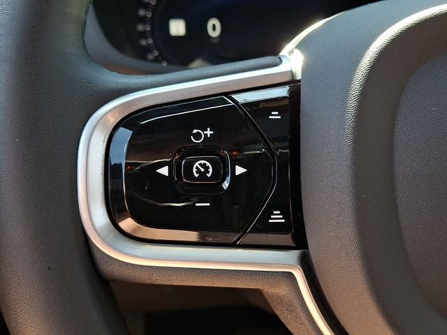 2023 Volvo XC60 B6 Ultimate Dark Theme