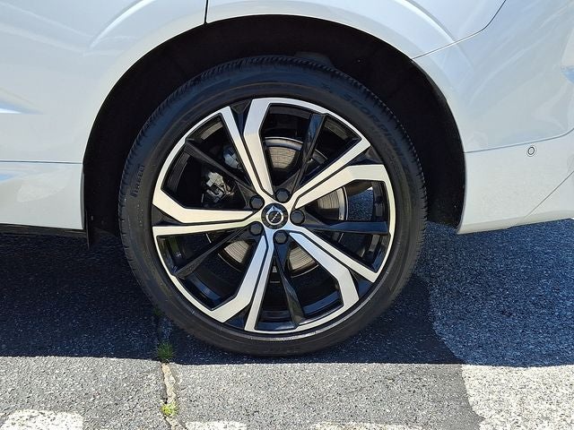 2023 Volvo XC60 B6 Ultimate Dark Theme