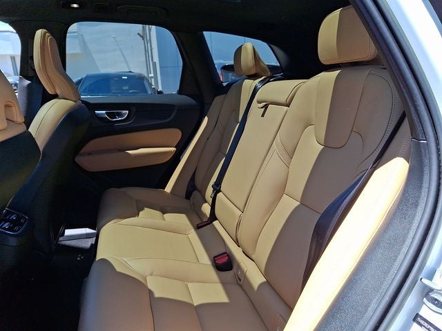 2023 Volvo XC60 B6 Ultimate Dark Theme