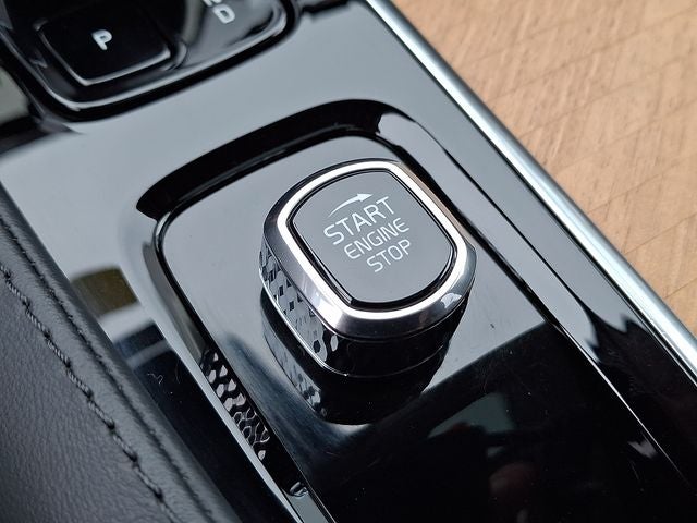 2024 Volvo XC90 Recharge Plug-In Hybrid T8 Plus Bright Theme 7 Passenger