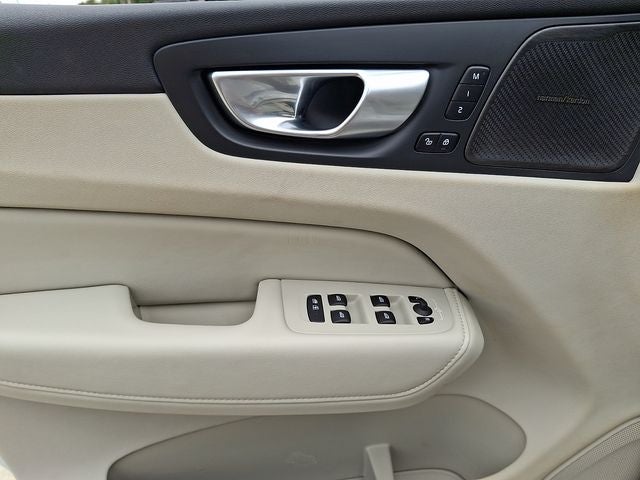 2024 Volvo XC60 Recharge Plug-In Hybrid T8 Plus Dark Theme