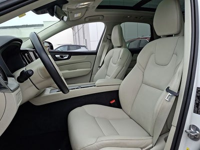 2024 Volvo XC60 Recharge Plug-In Hybrid T8 Plus Dark Theme