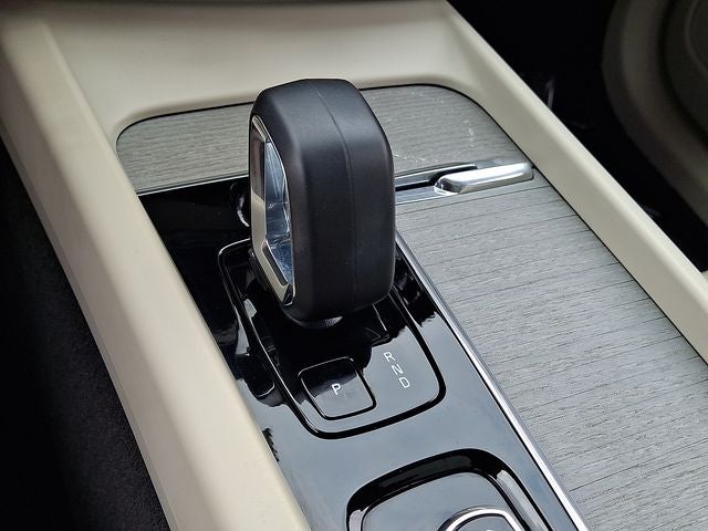 2024 Volvo XC60 Recharge Plug-In Hybrid T8 Plus Dark Theme