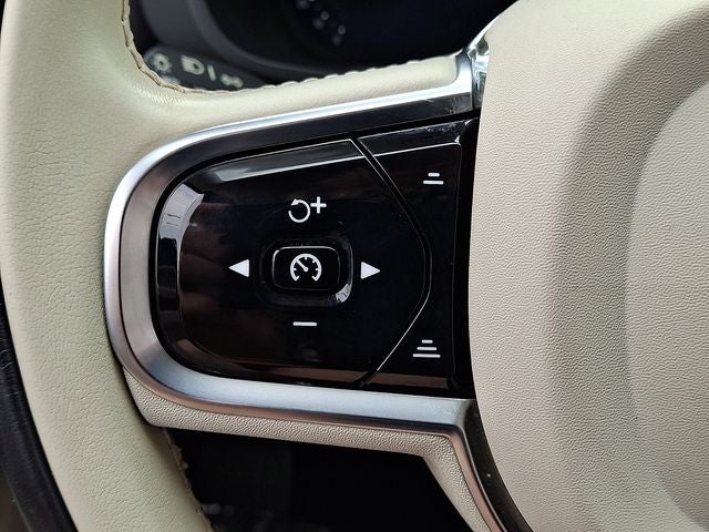 2024 Volvo XC60 Recharge Plug-In Hybrid T8 Plus Dark Theme