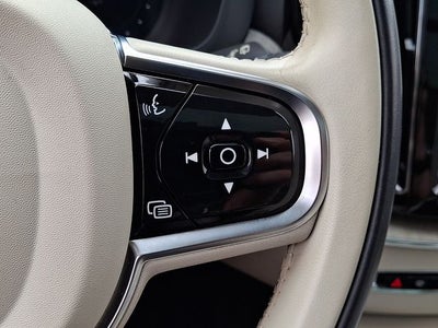 2024 Volvo XC60 Recharge Plug-In Hybrid T8 Plus Dark Theme