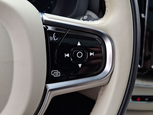 2024 Volvo XC60 Recharge Plug-In Hybrid T8 Plus Dark Theme