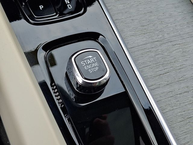 2024 Volvo XC60 Recharge Plug-In Hybrid T8 Plus Dark Theme