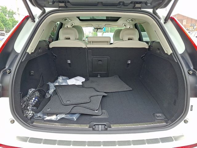 2024 Volvo XC60 Recharge Plug-In Hybrid T8 Plus Dark Theme