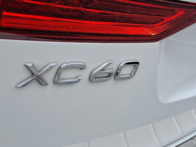 2024 Volvo XC60 Recharge Plug-In Hybrid T8 Plus Dark Theme