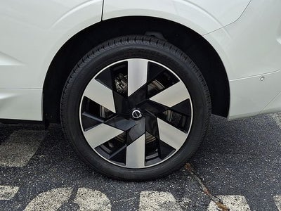 2024 Volvo XC60 Recharge Plug-In Hybrid T8 Plus Dark Theme
