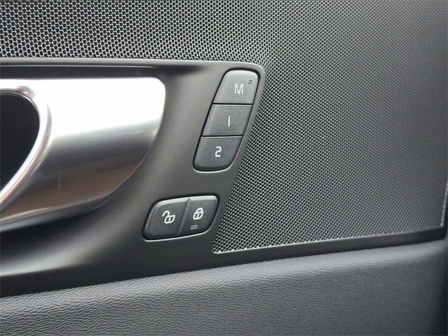 2026 Volvo XC60 Plug-In Hybrid T8 Plus