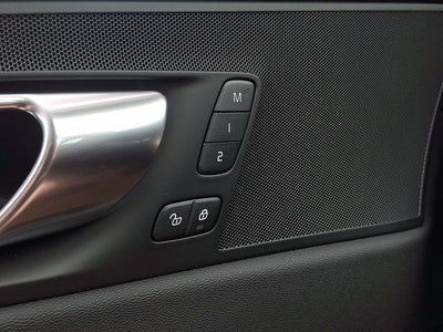 2026 Volvo XC60 Plug-In Hybrid T8 Plus