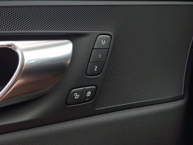 2026 Volvo XC60 Plug-In Hybrid T8 Plus