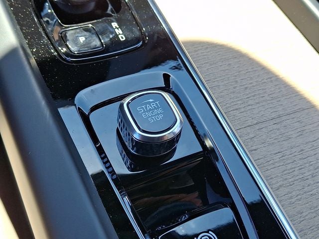 2026 Volvo XC60 Plug-In Hybrid T8 Plus