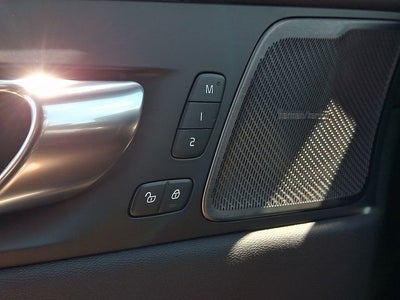2026 Volvo XC60 Plug-In Hybrid T8 Plus