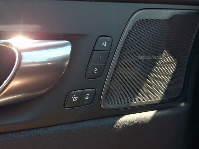 2026 Volvo XC60 Plug-In Hybrid T8 Plus