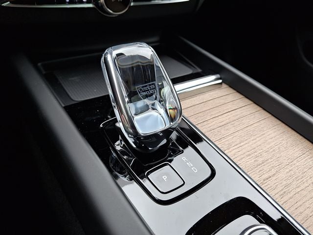 2026 Volvo XC60 Plug-In Hybrid T8 Plus